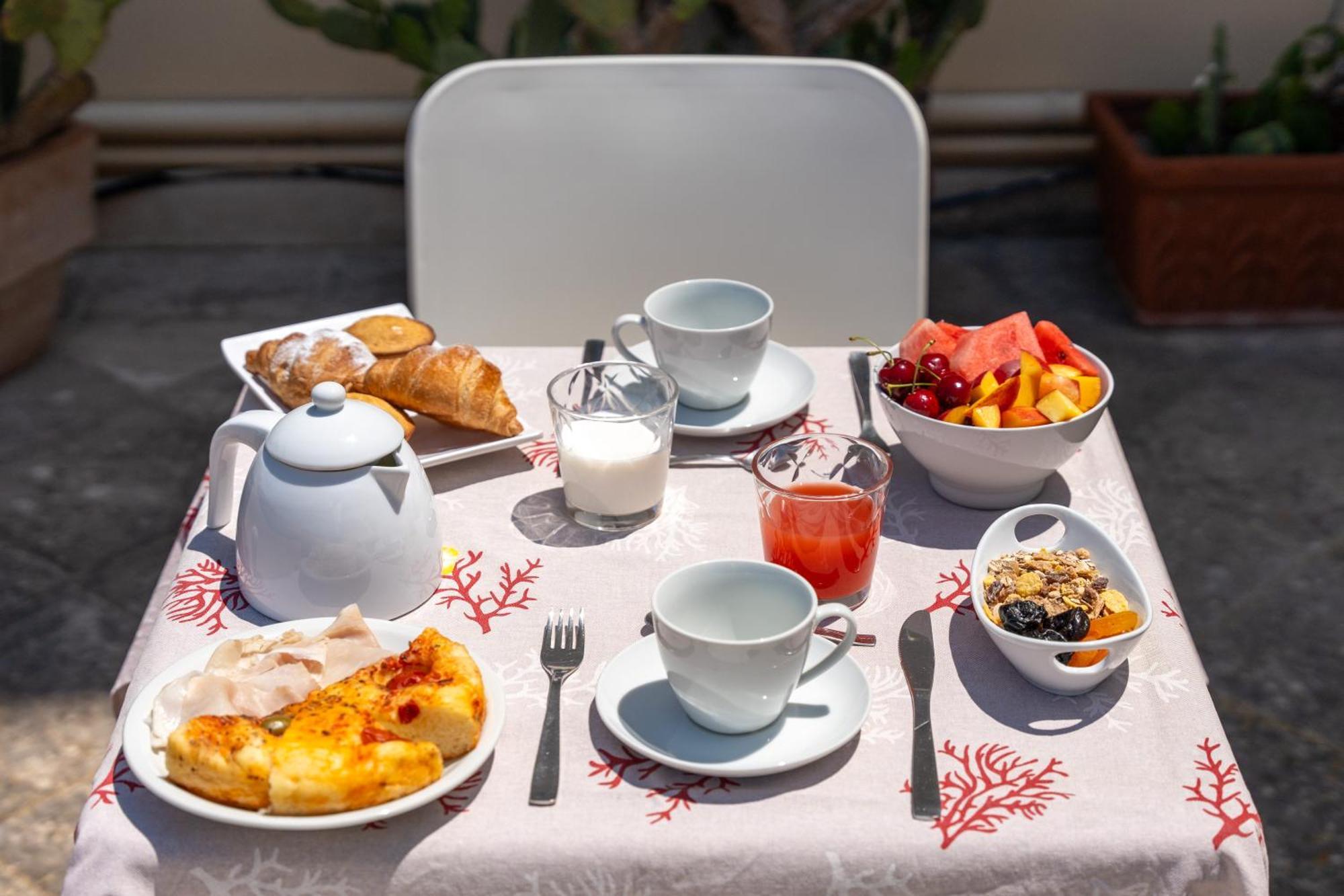 Couette-café Palazzo Vergine - By Inside Salento 3*